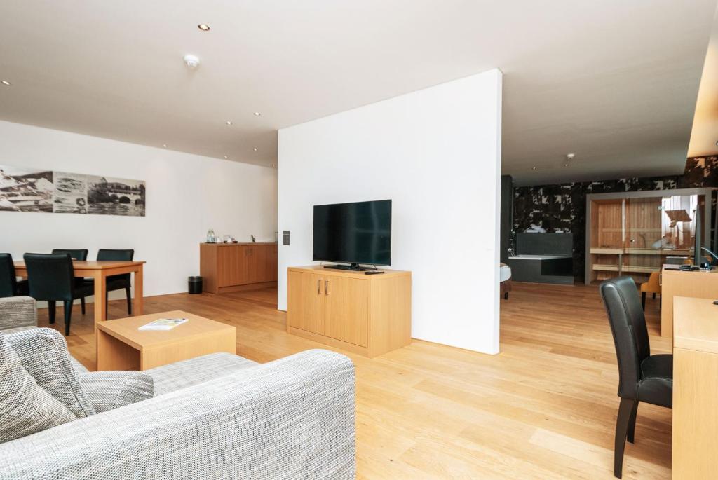 TV a/nebo společenská místnost v ubytování Tailormade Hotel SIHLPARK Schindellegi