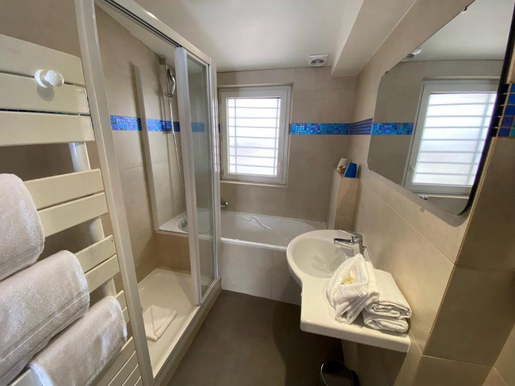 Hôtel de la Fontaine - Resim 39