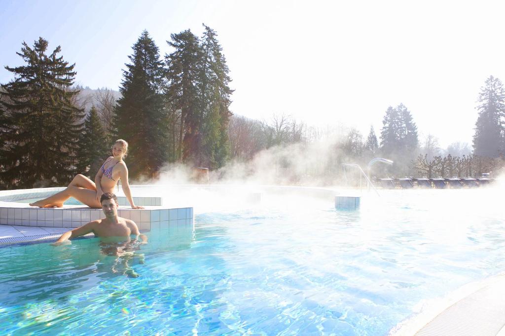 Bazén v ubytování Hotel an der Therme nebo v jeho okolí