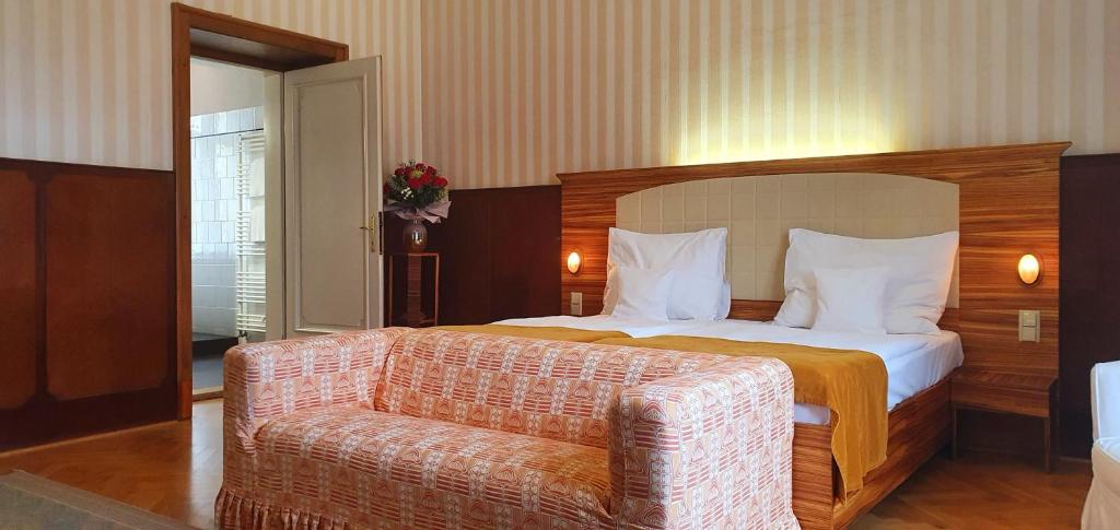 Postel nebo postele na pokoji v ubytování Hotel Okresní Dům