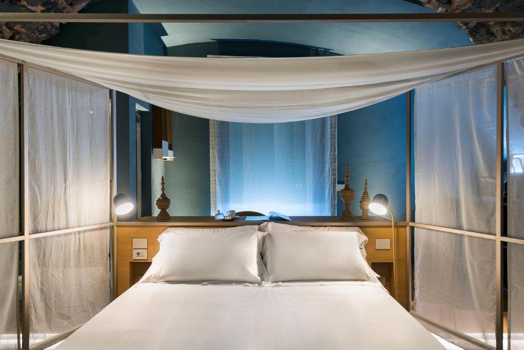 Postel nebo postele na pokoji v ubytování BASTIÒ PRIVATE SUITES