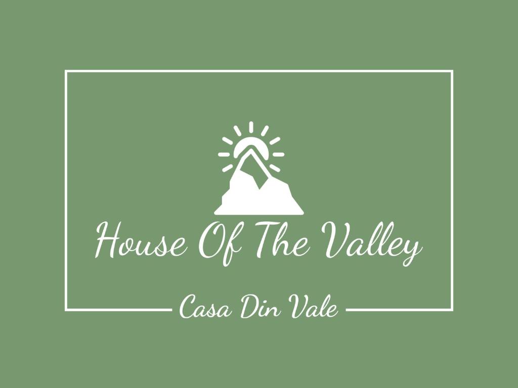 een logo voor een huis van de vallei bij Casa din Vale / House of the Valley in Vulcan