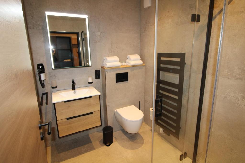 Koupelna v ubytování DER Hirsch Hotel