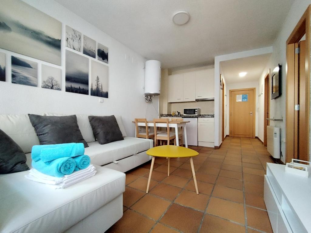 Apartamentos Arttyfal con parking y wifi by SURYNIEVE - Appartement Met Twee Slaapkamers Met Parkeren