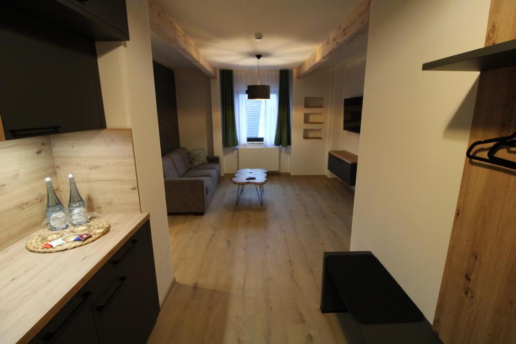 Kuchyň nebo kuchyňský kout v ubytování DER Hirsch Hotel