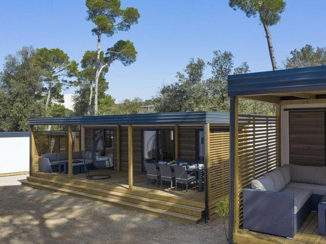 Fotografie z fotogalerie ubytování Mobile homes in Camp Soline at Biograd, with sand- and pebble beach v destinaci Biograd na Moru