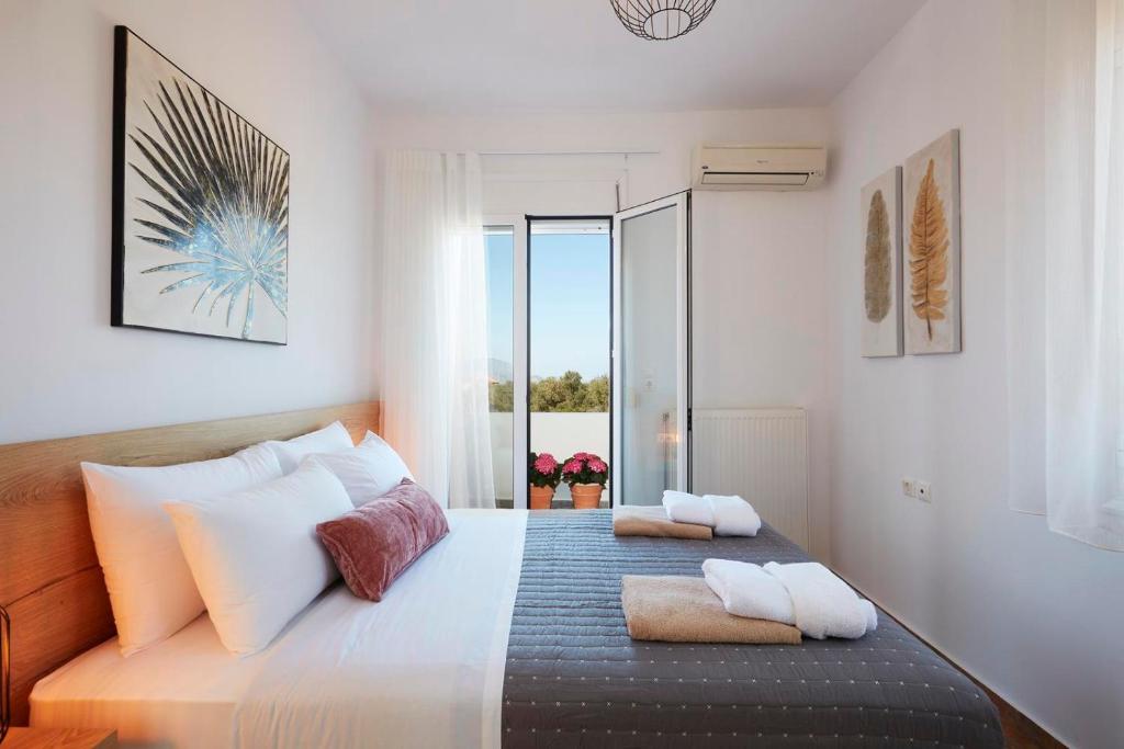 A bed or beds in a room at Villa Amaranthus- Private Pool- Jacuzzi- mini Golf