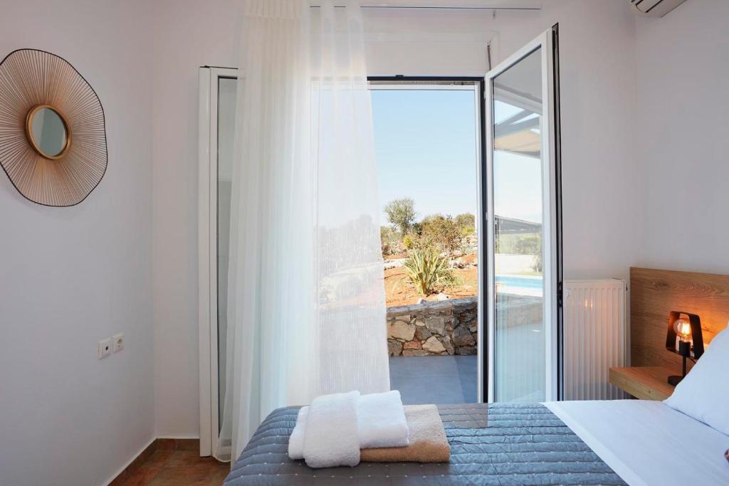 A bed or beds in a room at Villa Amaranthus- Private Pool- Jacuzzi- mini Golf