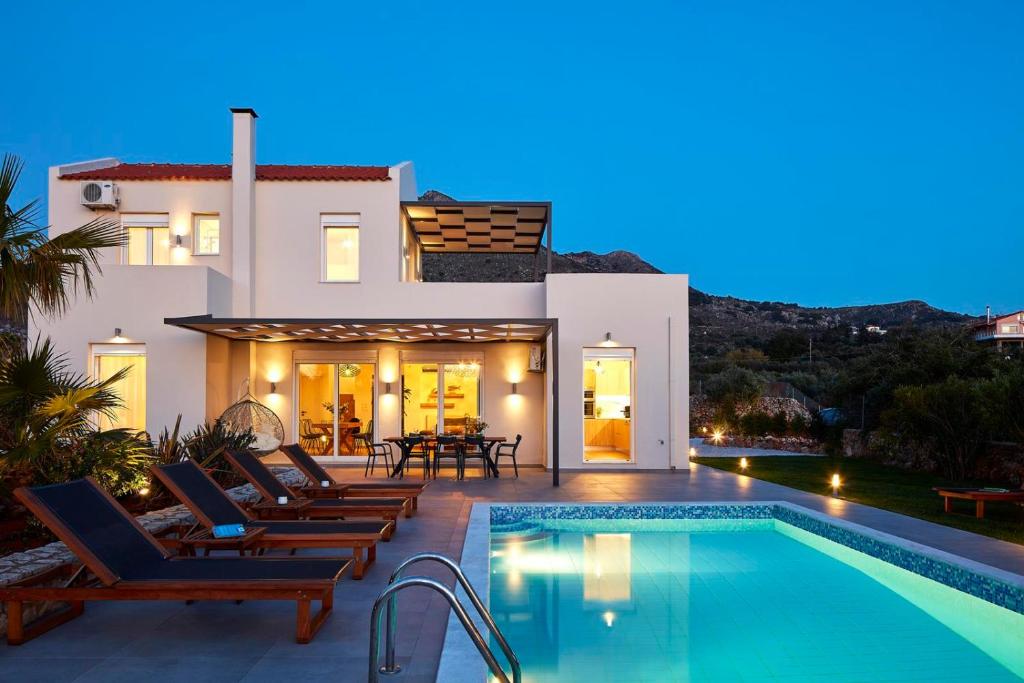 The swimming pool at or close to Villa Amaranthus- Private Pool- Jacuzzi- mini Golf