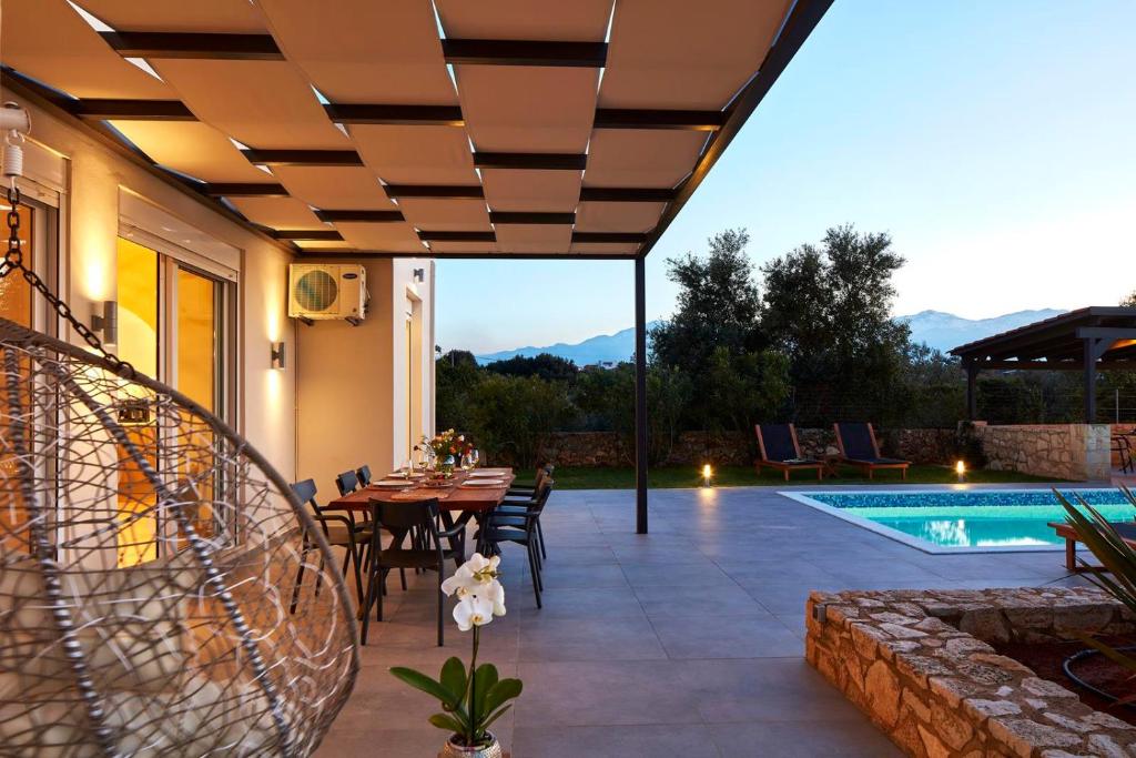 The swimming pool at or close to Villa Amaranthus- Private Pool- Jacuzzi- mini Golf