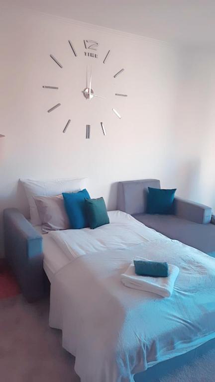 Posteľ alebo postele v izbe v ubytovaní Rossalini Apartment with FREE Parking