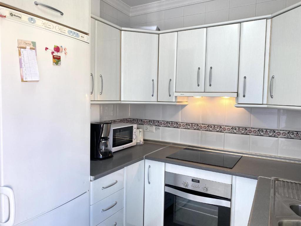 Kuchyň nebo kuchyňský kout v ubytování Villa Lucena Private Pool Casasol