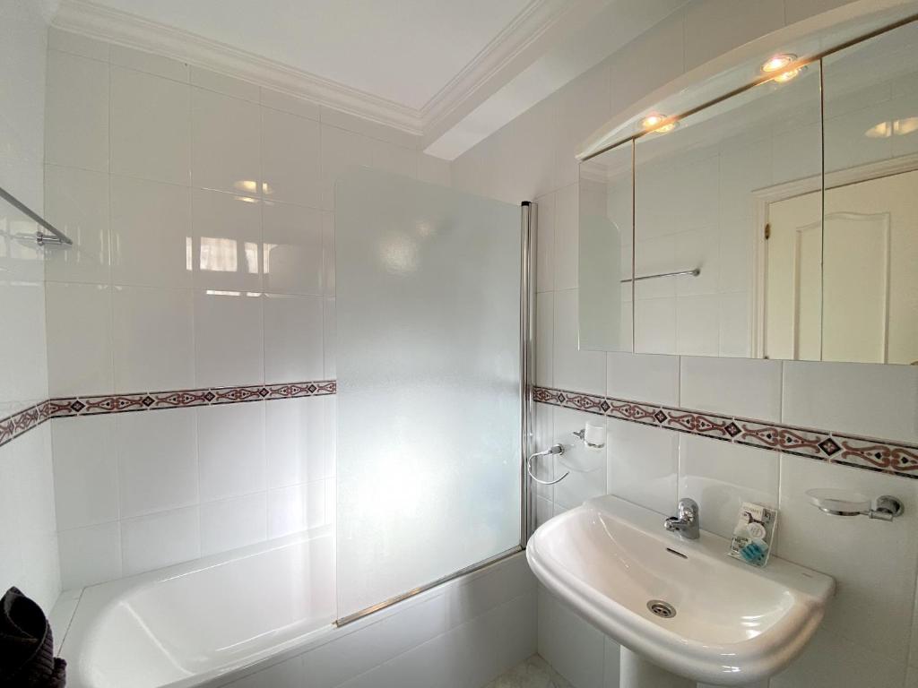 Koupelna v ubytování Villa Lucena Private Pool Casasol