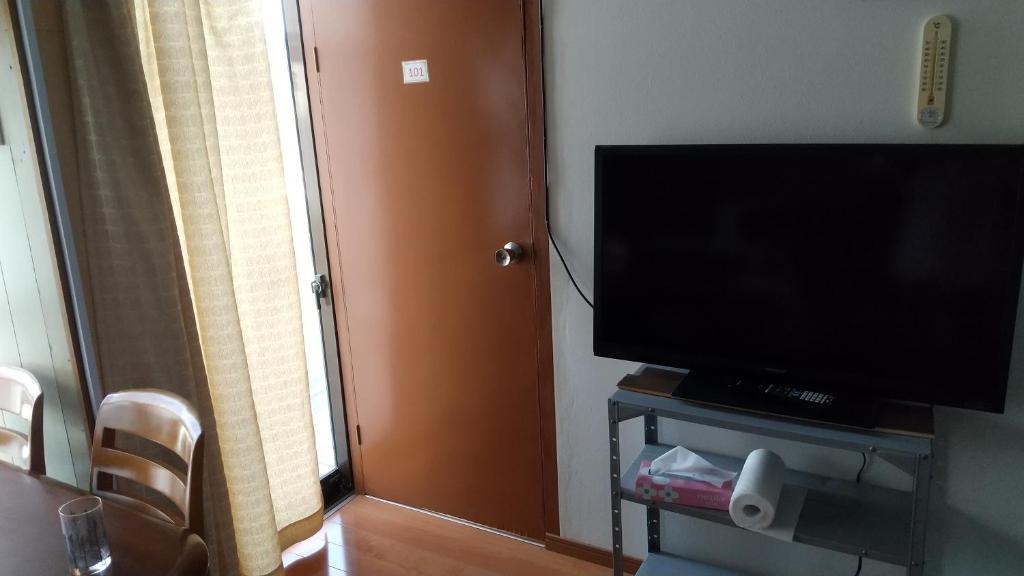 TV a/nebo společenská místnost v ubytování Minshuku Chatamago