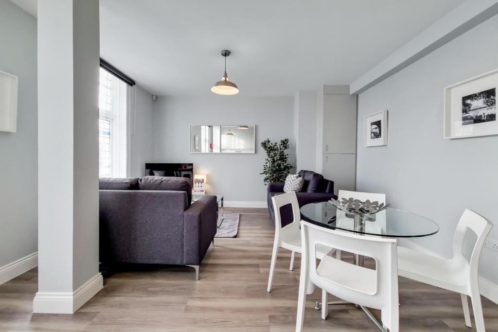 Roomspace Serviced Apartments - Brewers Lane - One-Bedroom Apartment