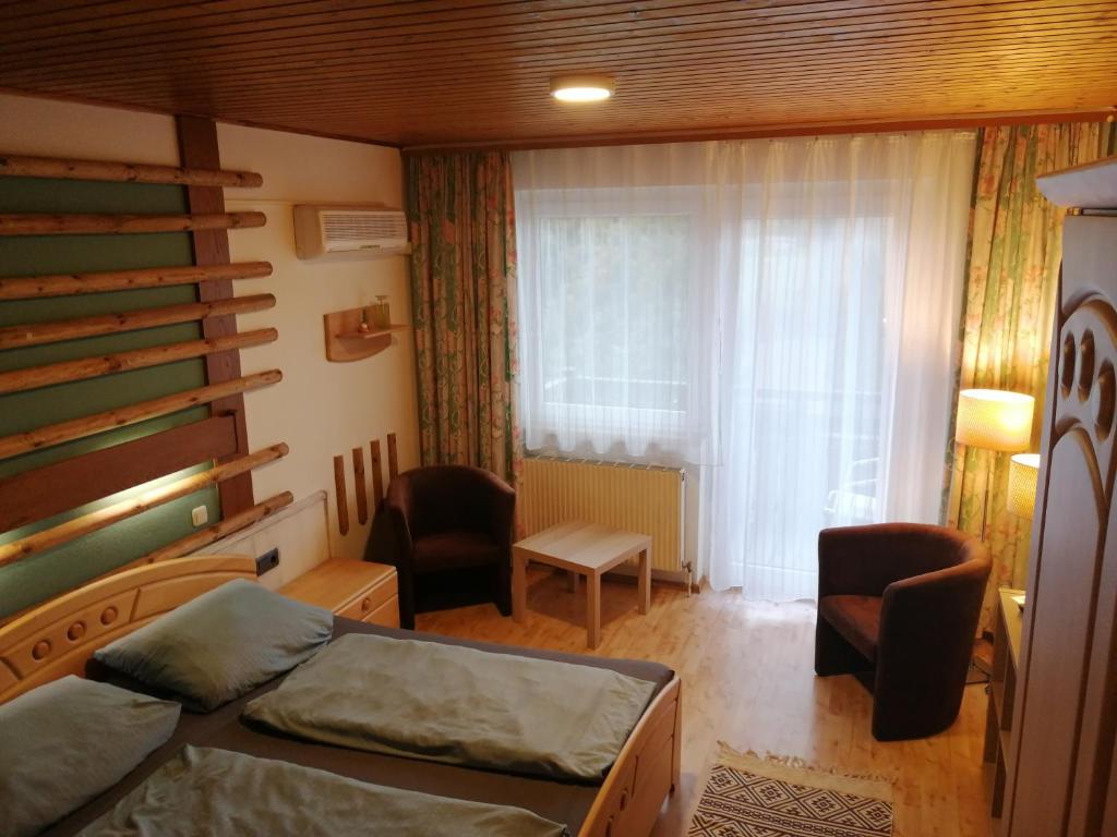 Postel nebo postele na pokoji v ubytování Pension Arkadenhof