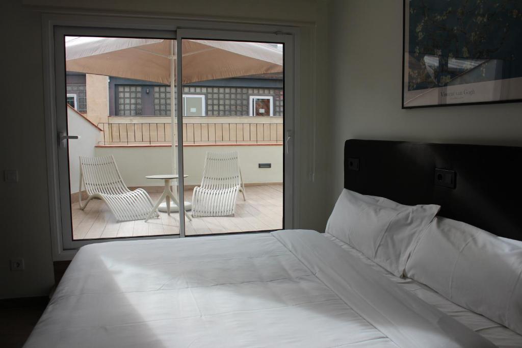 A bed or beds in a room at Apartamentos Centro Jardines