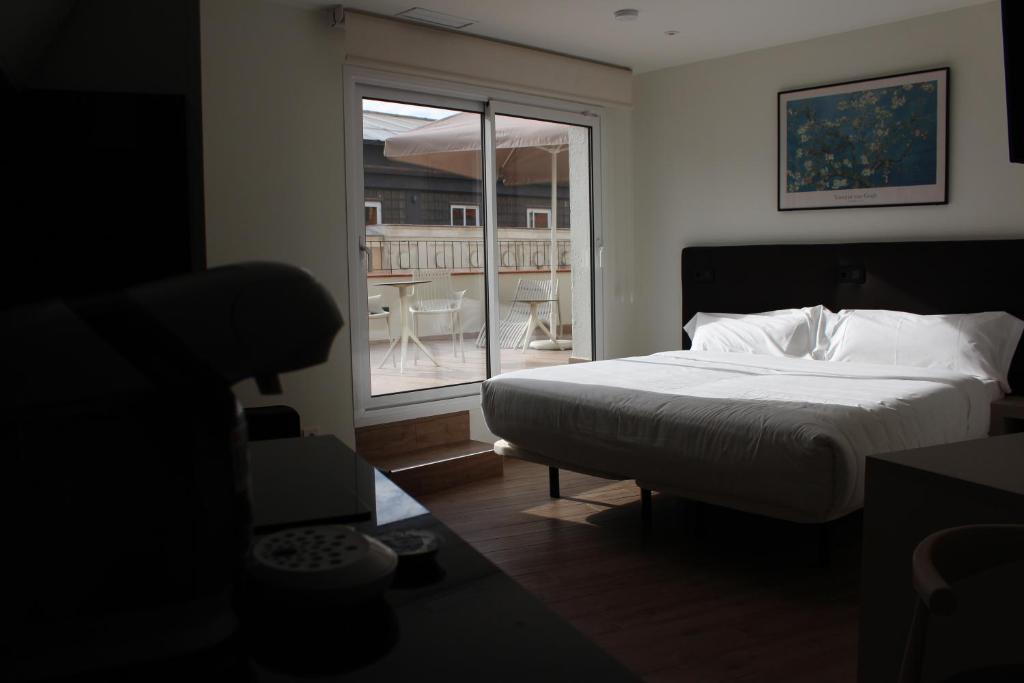 A bed or beds in a room at Apartamentos Centro Jardines