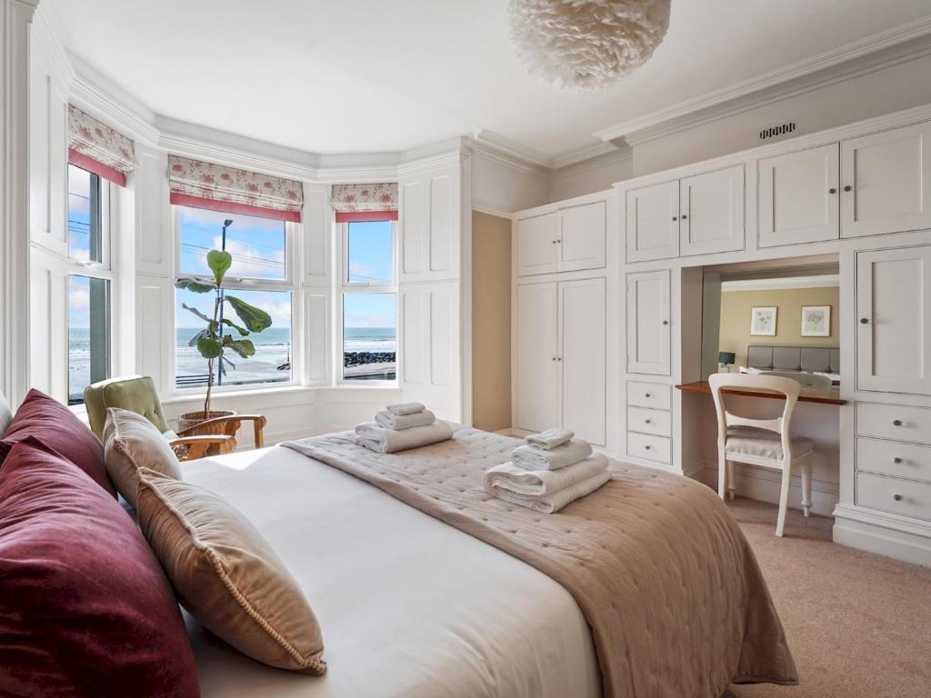 Picton House, Luxury 7 Bedroom Beachfront Home, Borth Aktualisierte