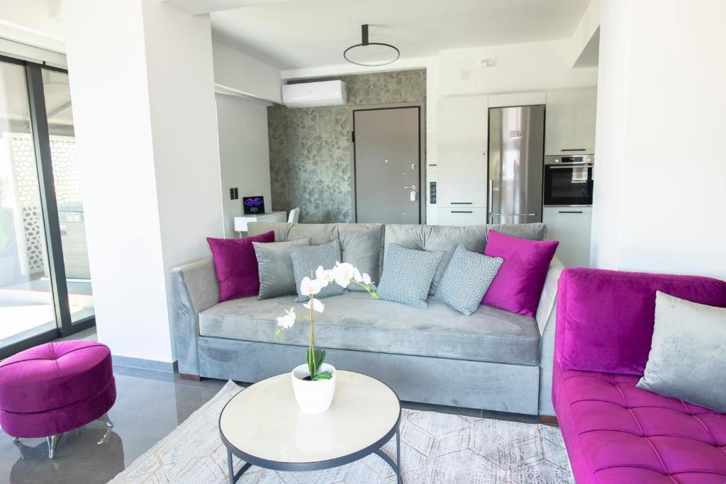 A seating area at Luxury Penthouse with Acropolis View and Jacuzzi