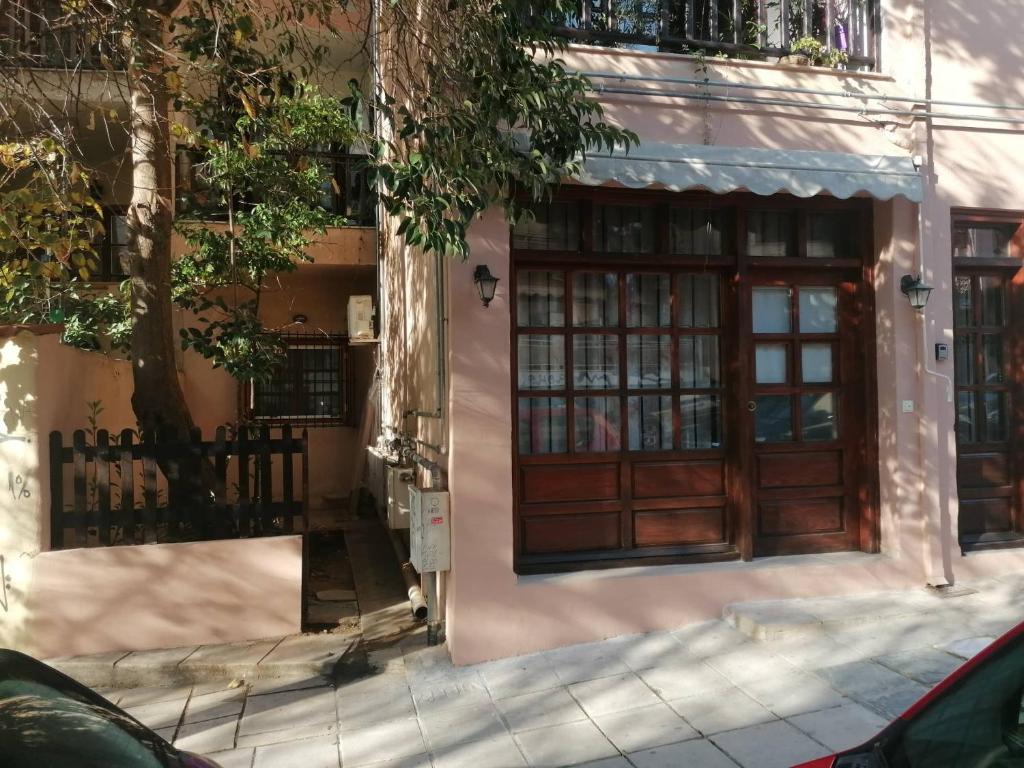 ΔΙΑΜΕΡΙΣΜΑ ΜΕ κηπο στο ΚΕΝΤΡΟ