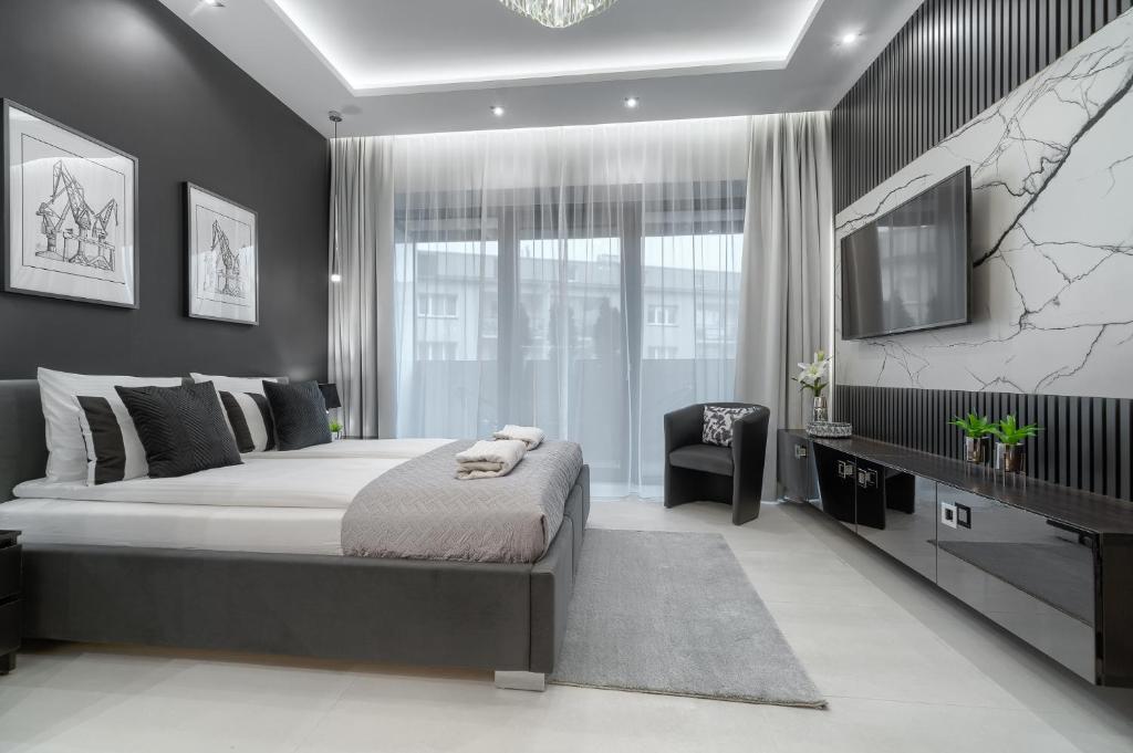 Posteľ alebo postele v izbe v ubytovaní MARGI Tokyo LUX STUDIO BALCONY POOL SAUNA