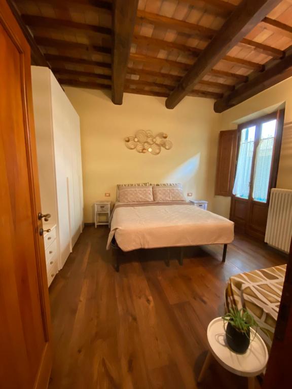 a bedroom with a bed in a room with wooden floors at relais L’Imperatore in Prato