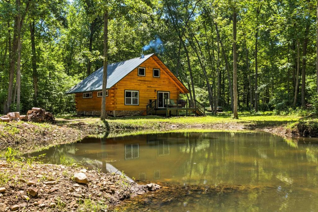 Lyndhurst Cabin on Farm with Pond and Stocked Stream!, Lyndhurst – Updated  2024 Prices
