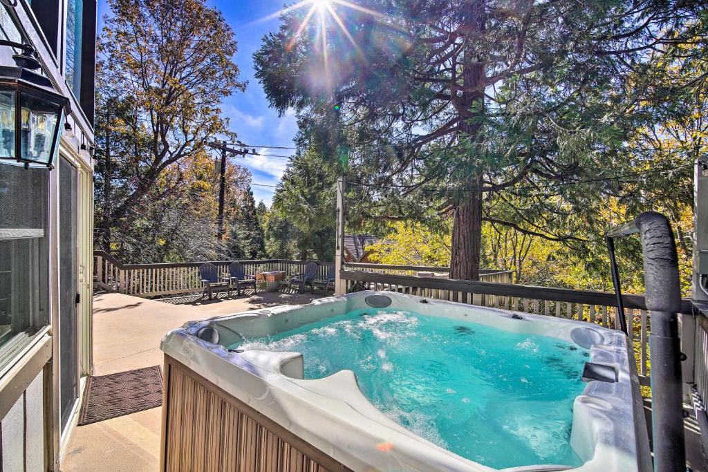 Lake Arrowhead Cabin with Game Room and Hot Tub!, Lake Arrowhead