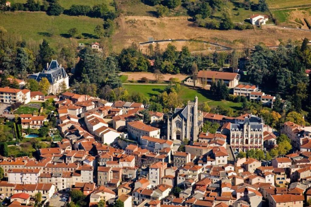 A bird&#39;s-eye view of FOREZ - Appartement atypique et authentique