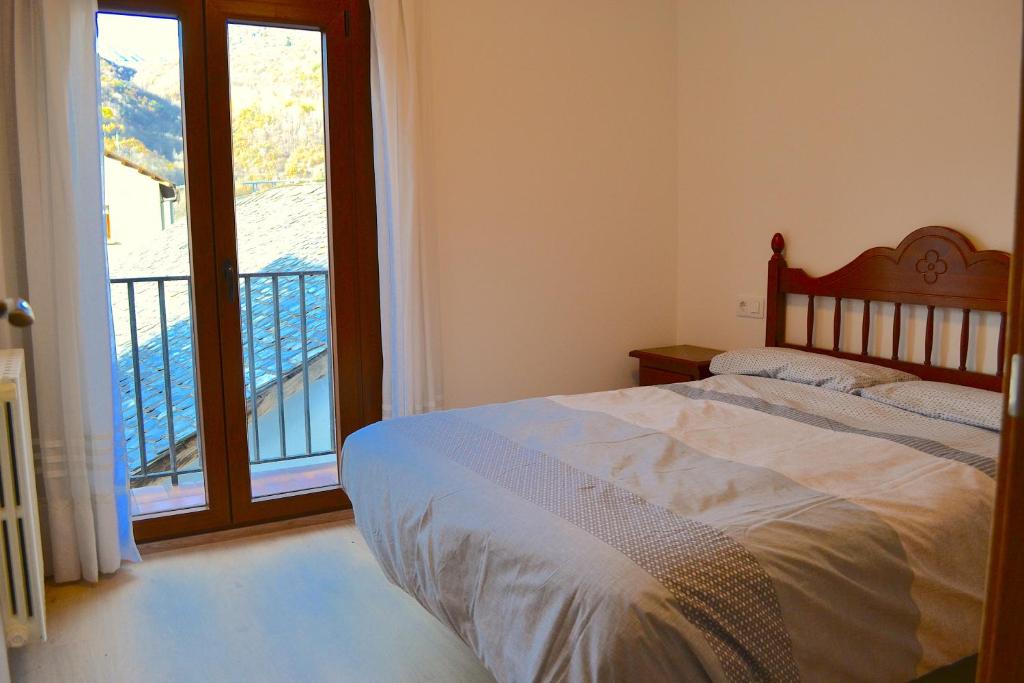 Postel nebo postele na pokoji v ubytování Apartament comfortable amb vistes i cèntric by RURAL D'ÀNEU
