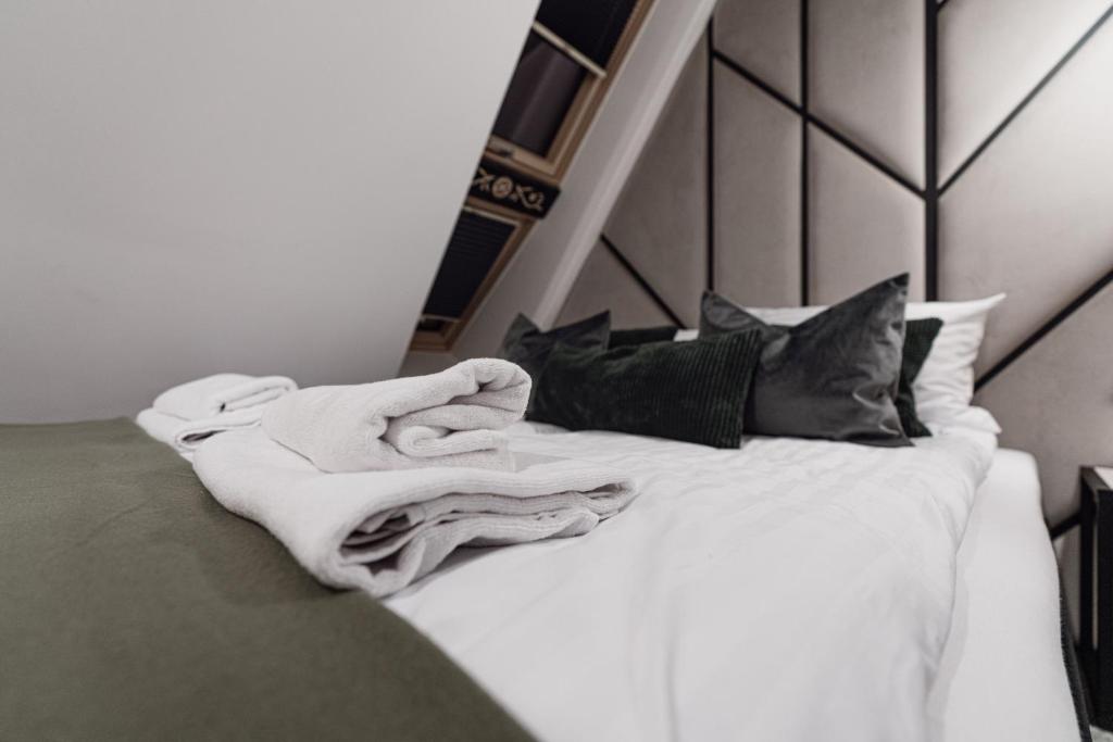 Posteľ alebo postele v izbe v ubytovaní Góralska Antresola Apartament z Widokiem na Giewont