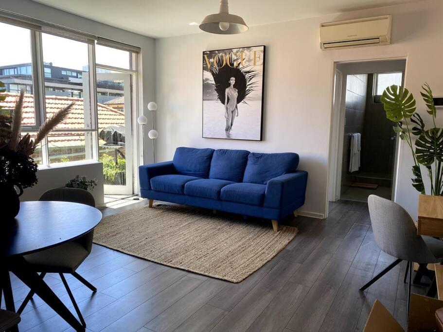 Condo Moments to Elwood Beach and Village, Melbourne (updated prices 2024)