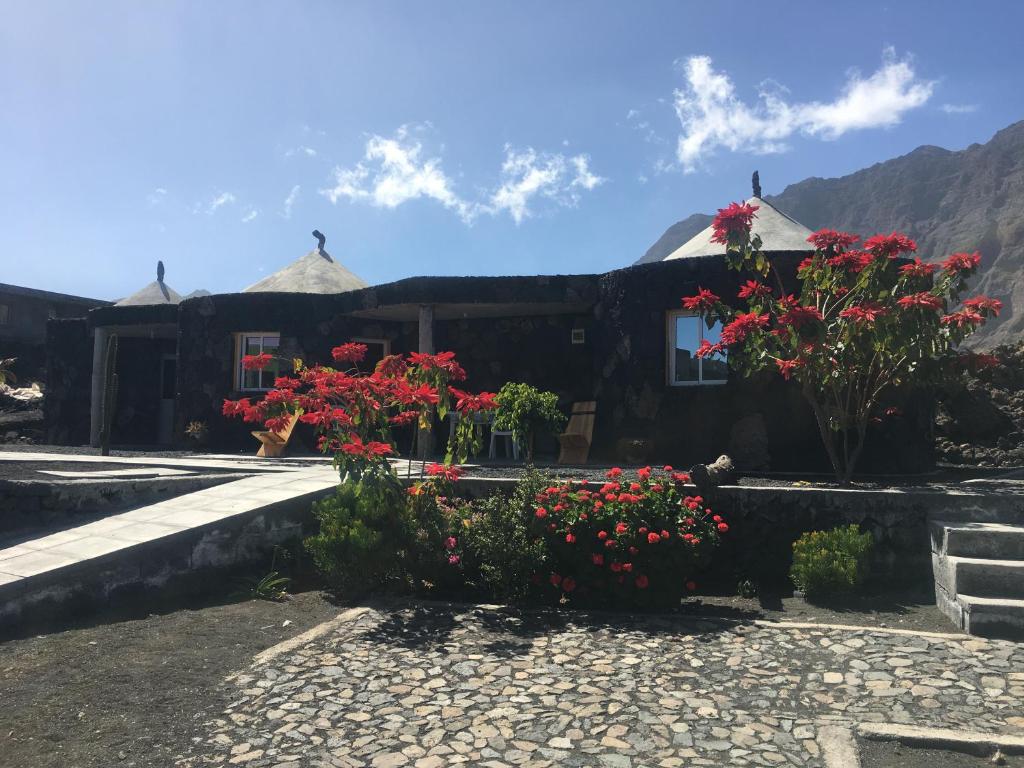 a house with red flowers in front of it at Casa helena in Portela