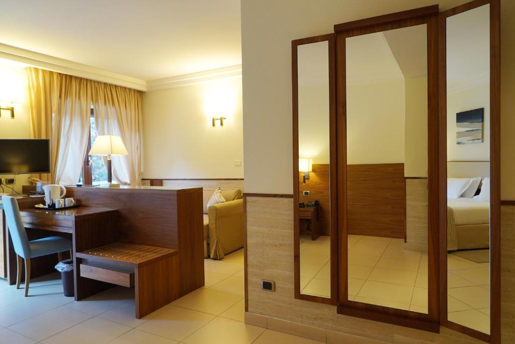 Postel nebo postele na pokoji v ubytování Suites & Residence Hotel