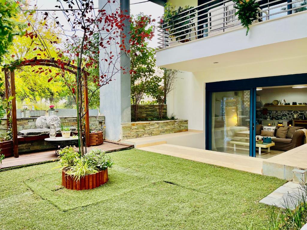 Nadia's White Loft - Housity