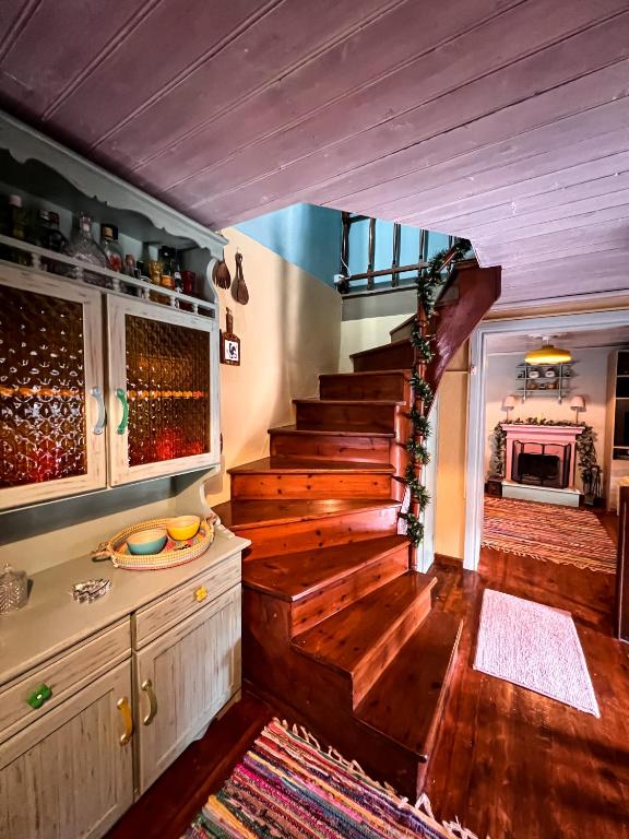 Kuchyňa alebo kuchynka v ubytovaní Dandy Villas-Vintage Cottage House-Pelion-Argalasti-Kallithea