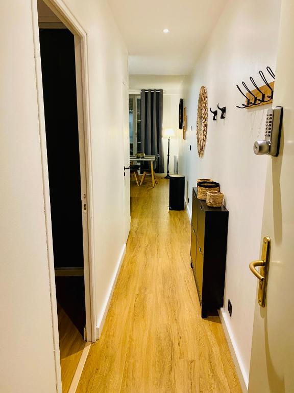 Kuchyňa alebo kuchynka v ubytovaní 50m2 flat in heart of Orleans - Canal Foot & Bein