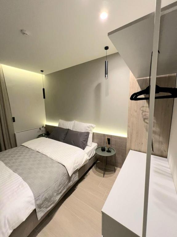 8 Blocks Apartments - 15