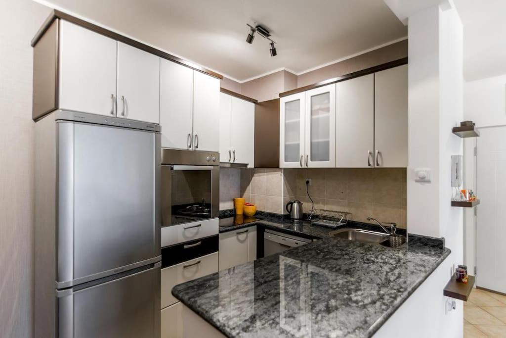 Modern Living Apts - Botanica - PRIVATE PARKING - Two-Bedroom Apartment