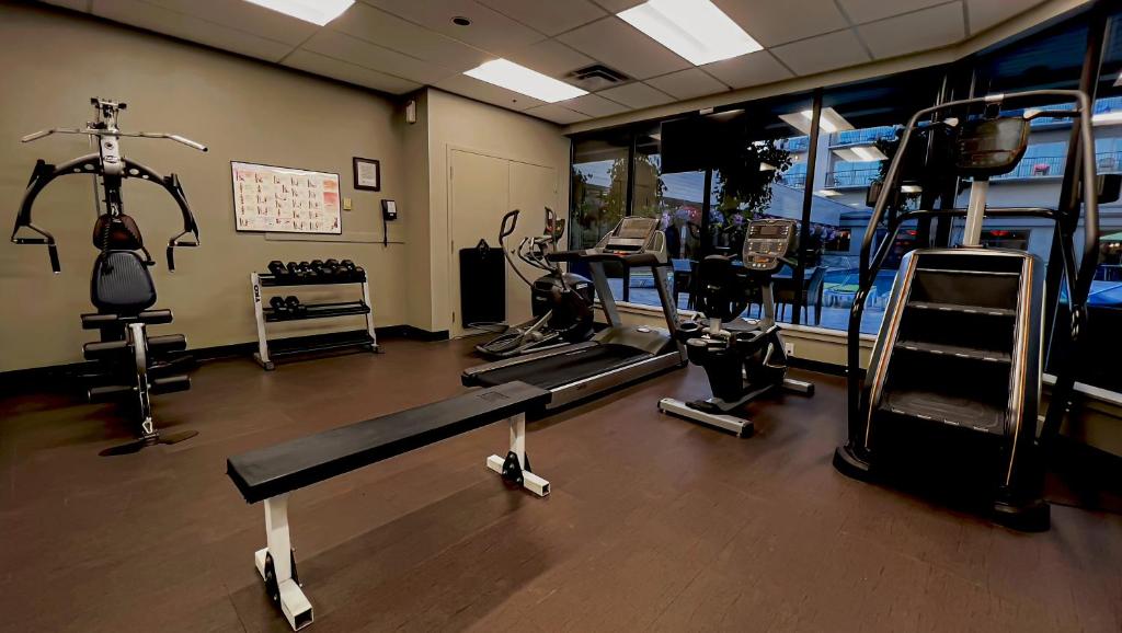 Fitness centrum a/nebo fitness zařízení v ubytování Coast Capri Hotel