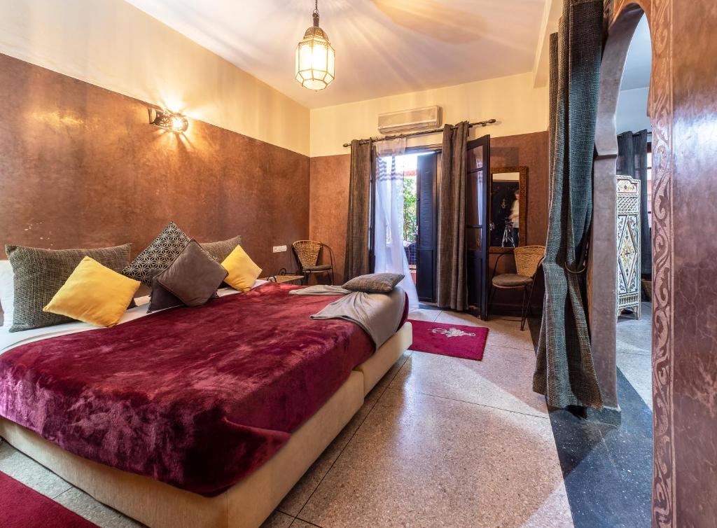 Postel nebo postele na pokoji v ubytování Villa Soraya Hammam & Jacuzzi