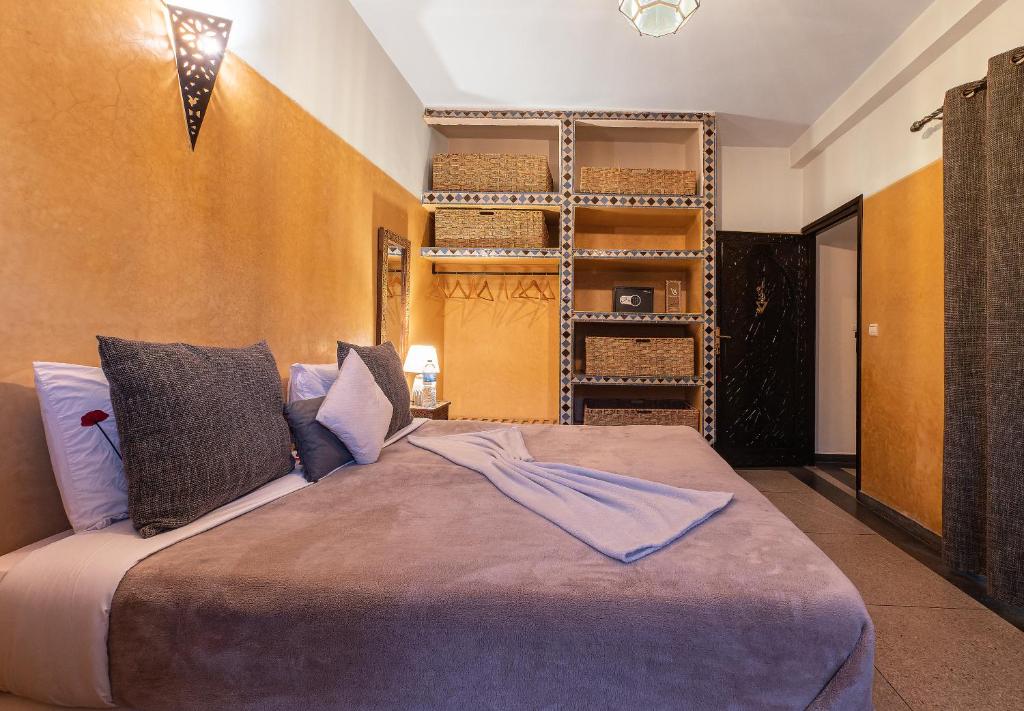 Postel nebo postele na pokoji v ubytování Villa Soraya Hammam & Jacuzzi