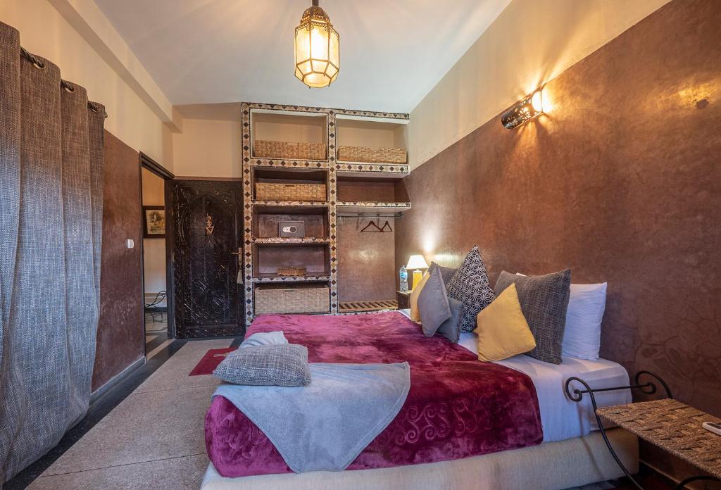 Postel nebo postele na pokoji v ubytování Villa Soraya Hammam & Jacuzzi