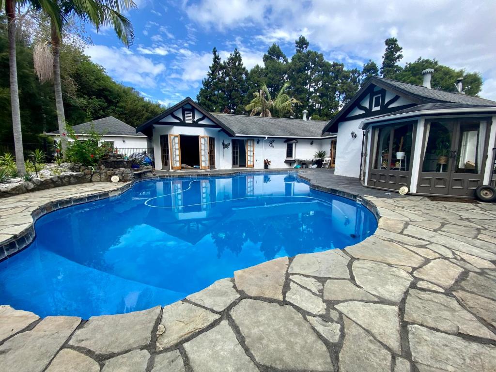 The Bridge House with private pool and jetty, Mangonui (updated prices