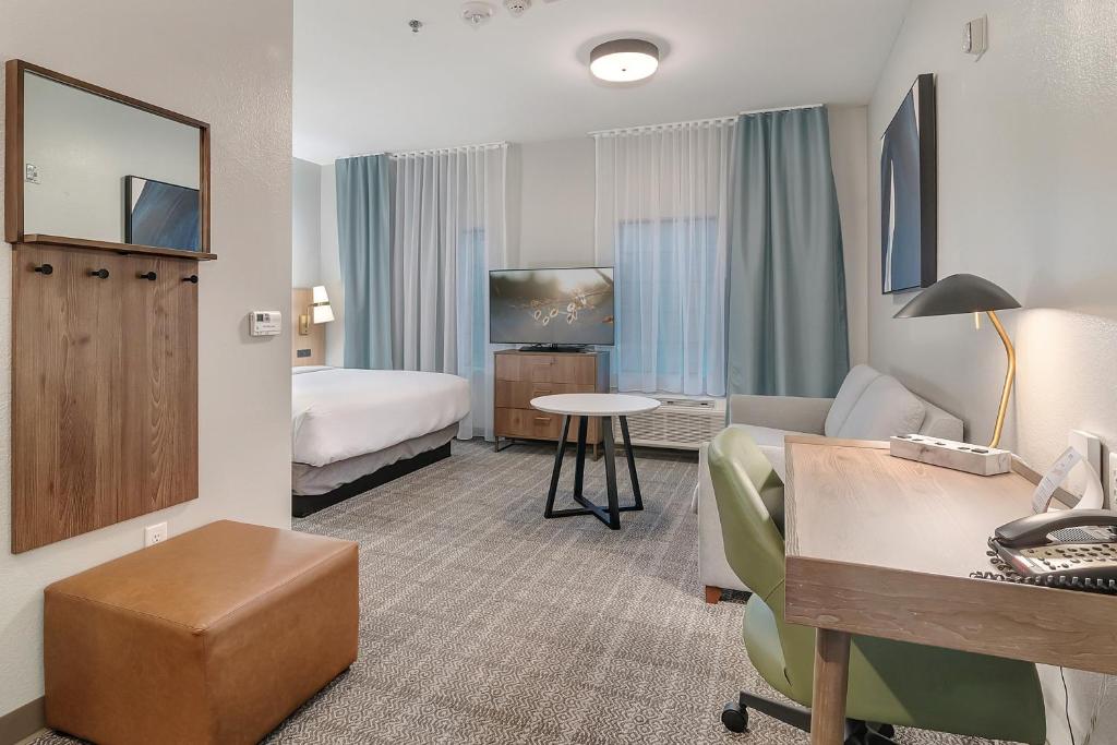 Postel nebo postele na pokoji v ubytování Staybridge Suites Tyler University Area by IHG