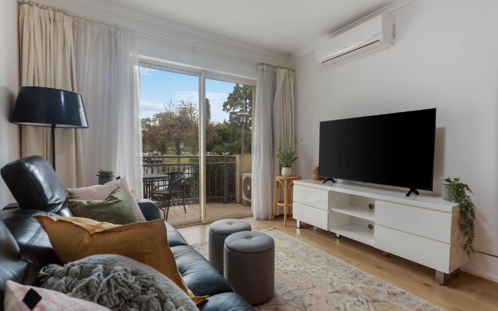 TV a/nebo společenská místnost v ubytování Carrington Views,3 Bedrooms, CBD, Parking