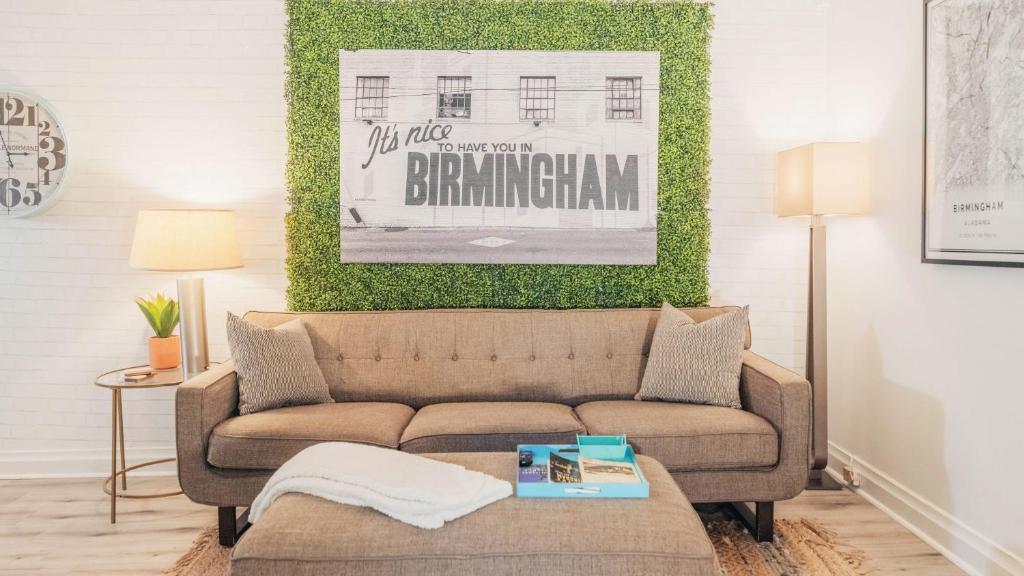 1 mile from UAB Hospitals Amenities Galore And King Bed - Appartement