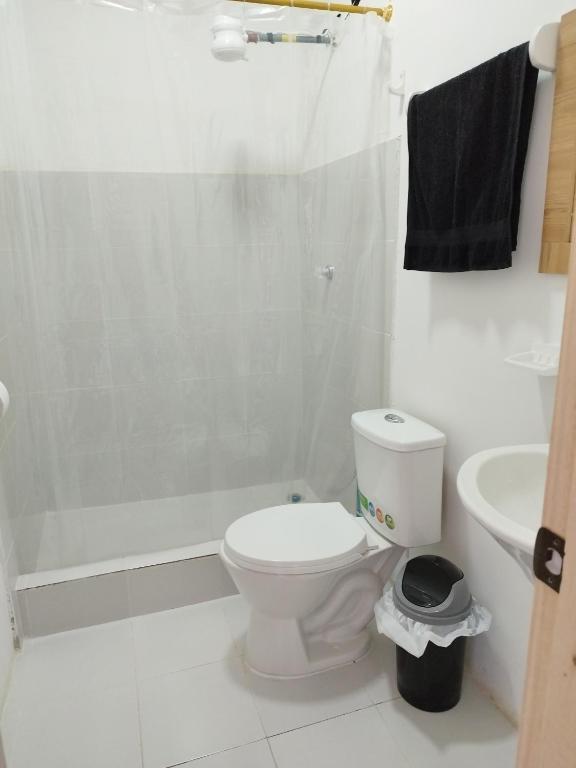 Koupelna v ubytování Habitaciones Alkimya