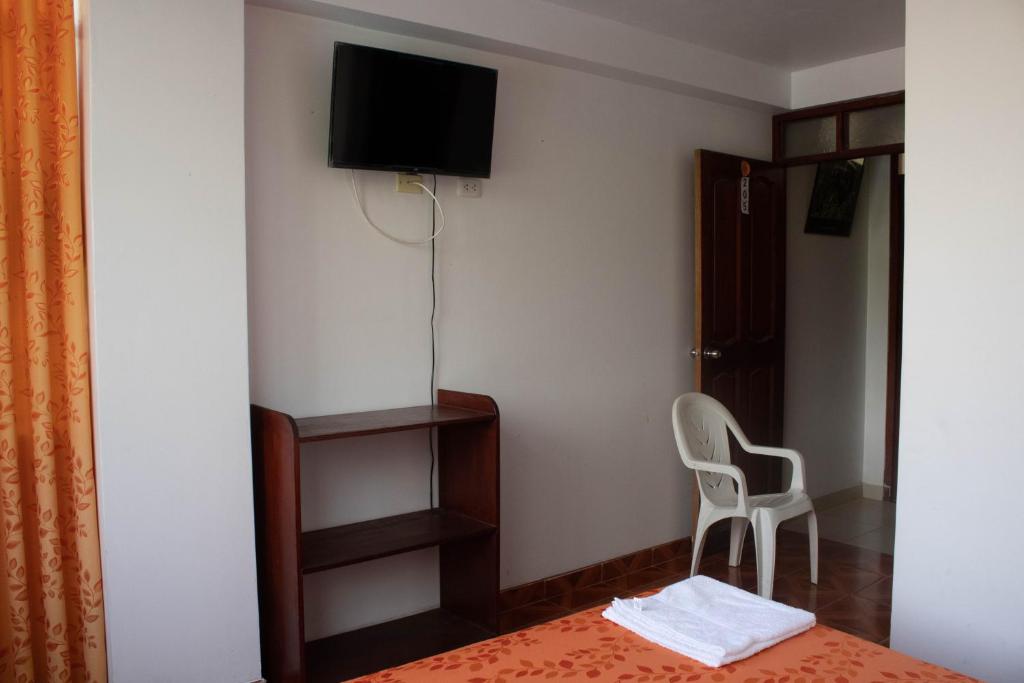 TV a/nebo společenská místnost v ubytování Hinkiori Inn - Hotel Manu